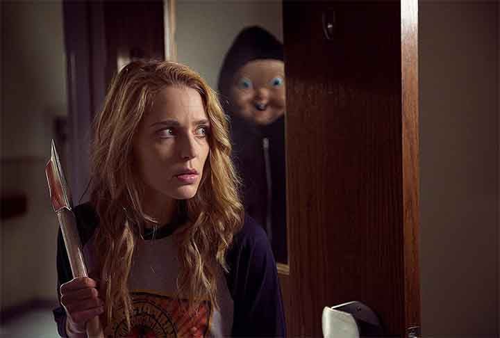 A história gira em torno de Tree Gelbman, uma jovem universitária que, em seu aniversário, é brutalmente assassinada. No entanto, ao invés de seguir para o além, ela acorda repetidamente no mesmo dia, revivendo sua morte de maneiras cada vez mais bizarras.