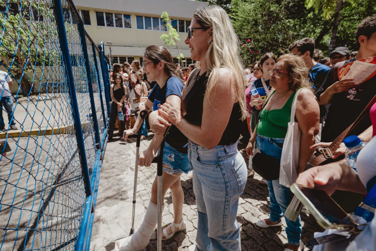 Estudantes se encaminham para o segundo domingo de prova do Enem 2025