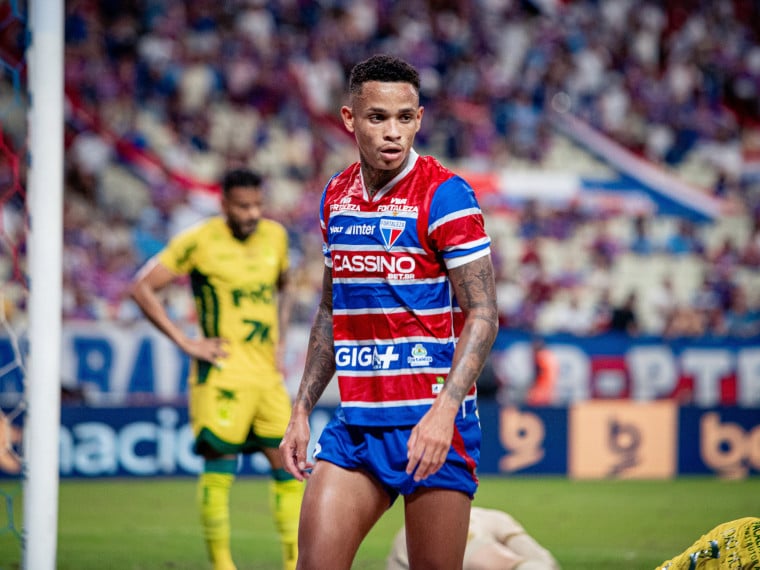 Atacante Allanzinho no jogo Fortaleza x Mirassol, no Castelão, pelo Campeonato Brasileiro Série A 2025