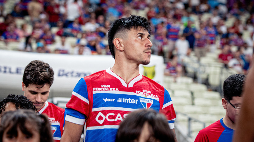 Atacante Adam Bareiro em jogo do Fortaleza no Campeonato Brasileiro Série A 2025 