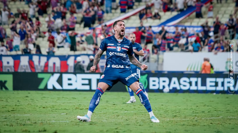 Matheus Pereira, volante do Fortaleza, comemora gol marcado diante do Grêmio 