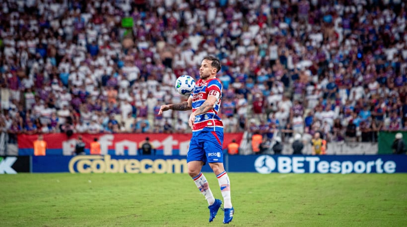 Volante Lucas Sasha no jogo Fortaleza x Mirassol, no Castelão, pelo Campeonato Brasileiro Série A 2025