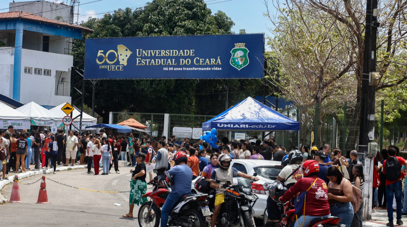 Uece faz 50 anos em 2025 e usa trajet&oacute;ria como tema da reda&ccedil;&atilde;o do vestibular 2026.1