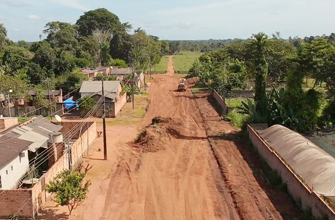 Guajará-Mirim enfrenta desafios como infraestrutura precária e falta de divulgação turística. No entanto, há iniciativas locais para revitalizar o patrimônio e promover o ecoturismo. A cidade tem potencial para se tornar referência em turismo histórico e ambiental. Com apoio e visibilidade, pode florescer como destino amazônico. O futuro depende de valorização e investimento.