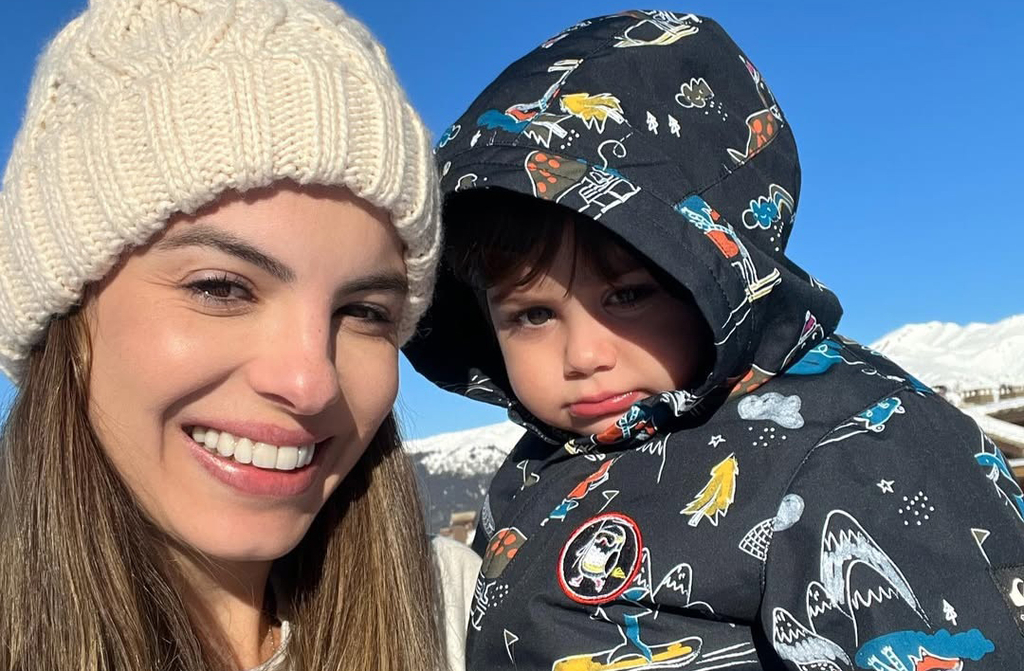 O 1º de novembro foi marcado por reflexões sobre maternidade: O primeiro amor da minha vida fez 5 anos!!! 5 anos me ensinando diariamente o amor mais incondicional que existe!!! Meu grude, minha sombra que diz que vai casar comigo!!! Como eu te amo, meu amor!!! Como é desafiante e difícil educar um serzinho que já se acha grande e é tão bebê de mamãe ainda, enfatizou a atriz.