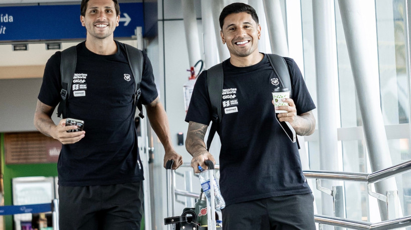 Mugni e Galeano durante embarque do Ceará