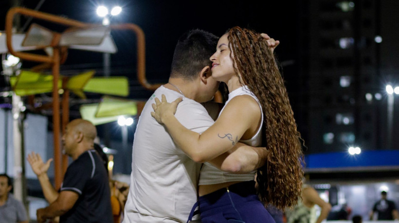 O forró de favela surgiu nas periferias de Fortaleza e hoje está presente nos ouvidos e pés do País todo; veja lugares que ensinam a dançar 