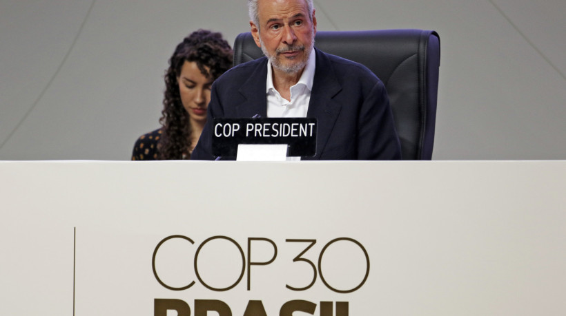 O presidente da COP30, embaixador André Corrêa do Lago, fala durante a cerimônia de abertura da 30⁠ª Conferência das Partes da Convenção-Quadro das Nações Unidas sobre a Mudança do Clima, na COP30