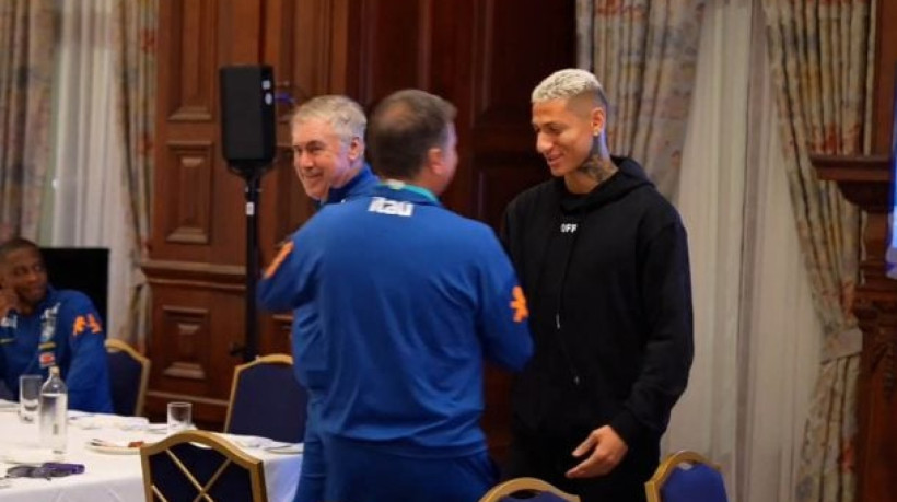 Bento e Richarlison são os primeiros a chegar em solo inglês, enquanto Ancelotti fará o primeiro treino com a Seleção já nesta segunda