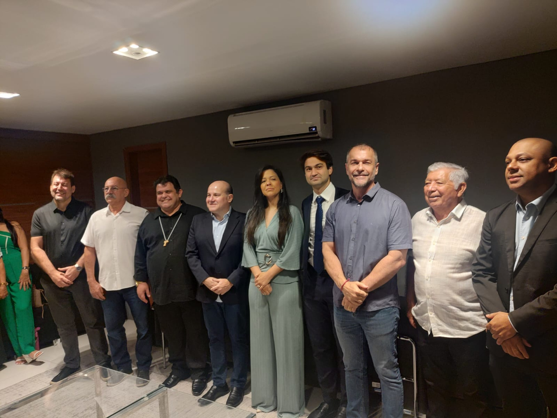 Roberto Cláudio foi recebido na Câmara Municipal de Fortaleza por parlamentares da oposição (Foto: Camila Maia/Especial para O POVO)