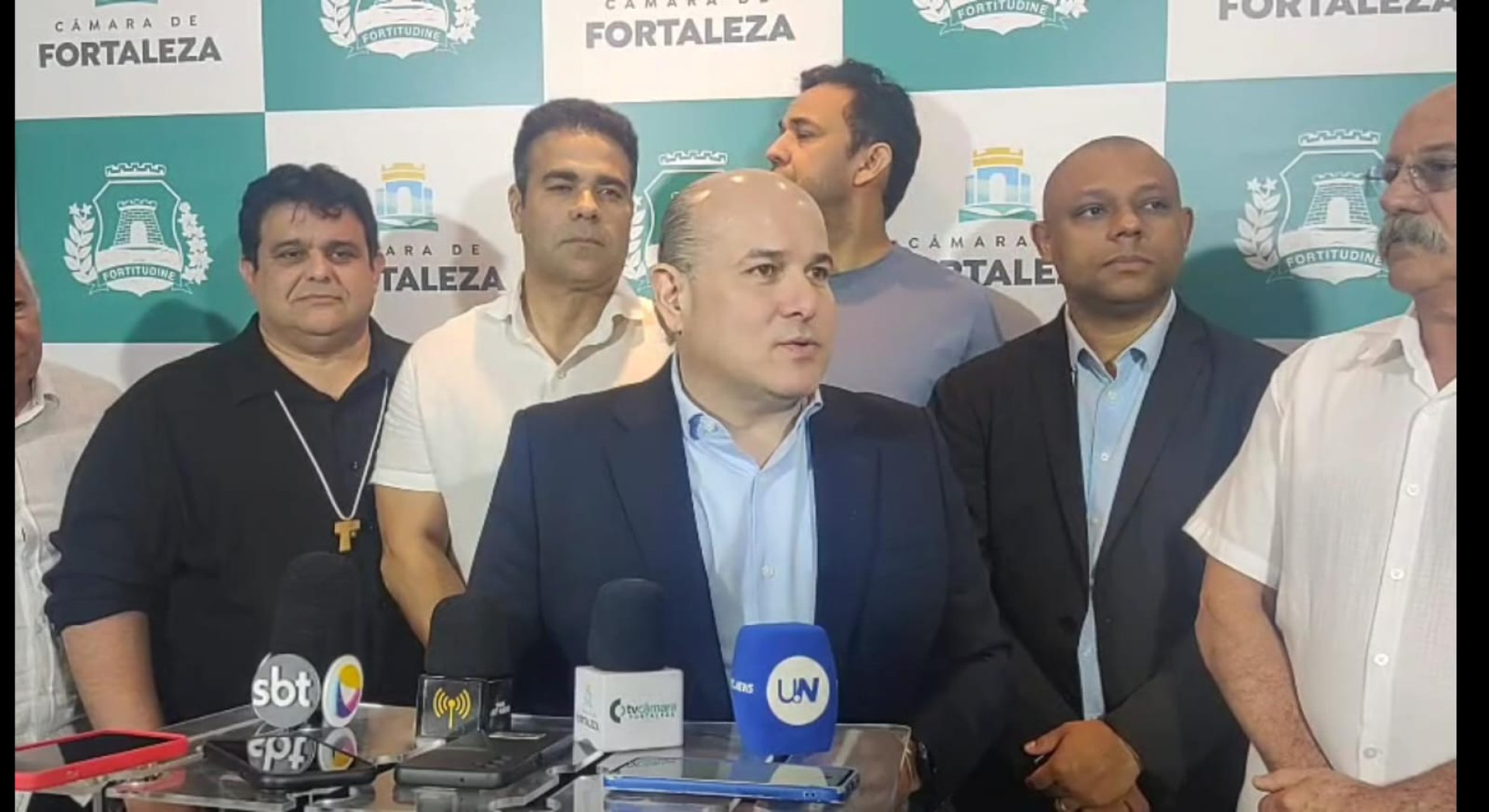 Roberto Cláudio participou de evento da oposição na Câmara Municipal (Foto: Camila Maia - Especial para O POVO)