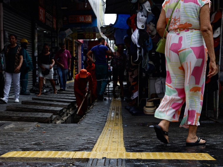 FORTALEZA, CEARÁ,  BRASIL- 10.11.2025:.Bloqueios de trânsito no entorno da Praça do Ferreira. (Daniel Galber/Especial para O POVO)