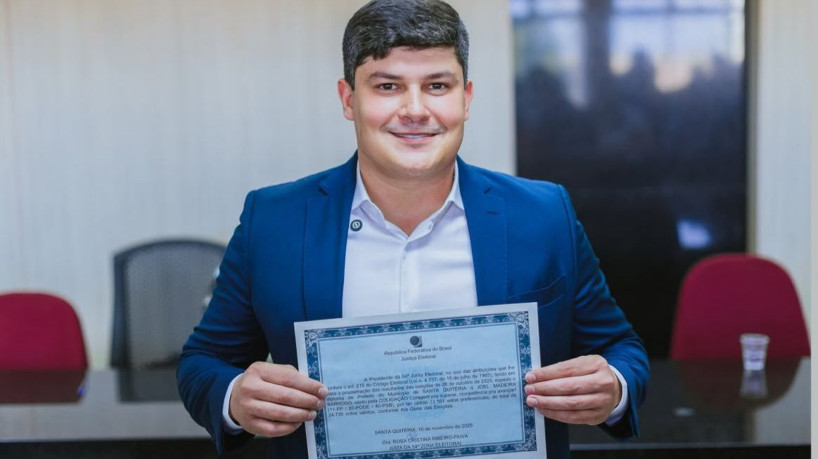 Joel Barroso na cerimônia de diplomação como novo prefeito de Santa Quitéria 