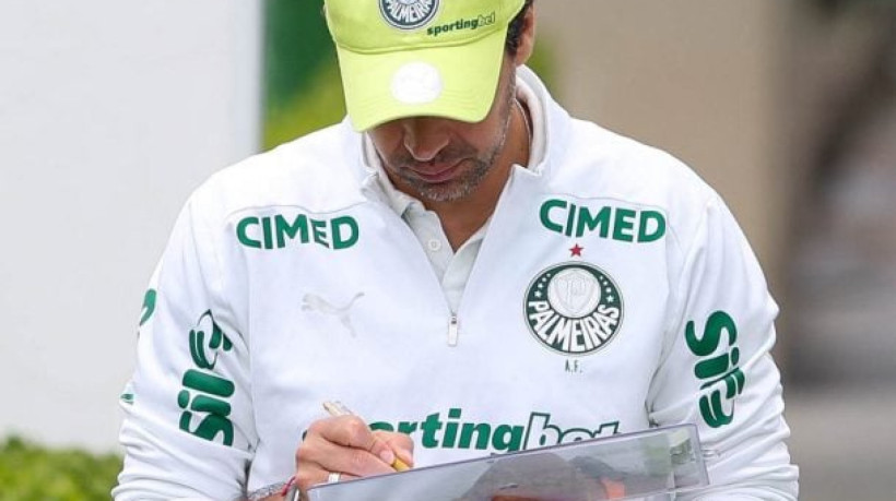 Verdão soma 55 gols sofridos em 69 jogos e pode superar o pior número do ciclo sob o comando do técnico português 