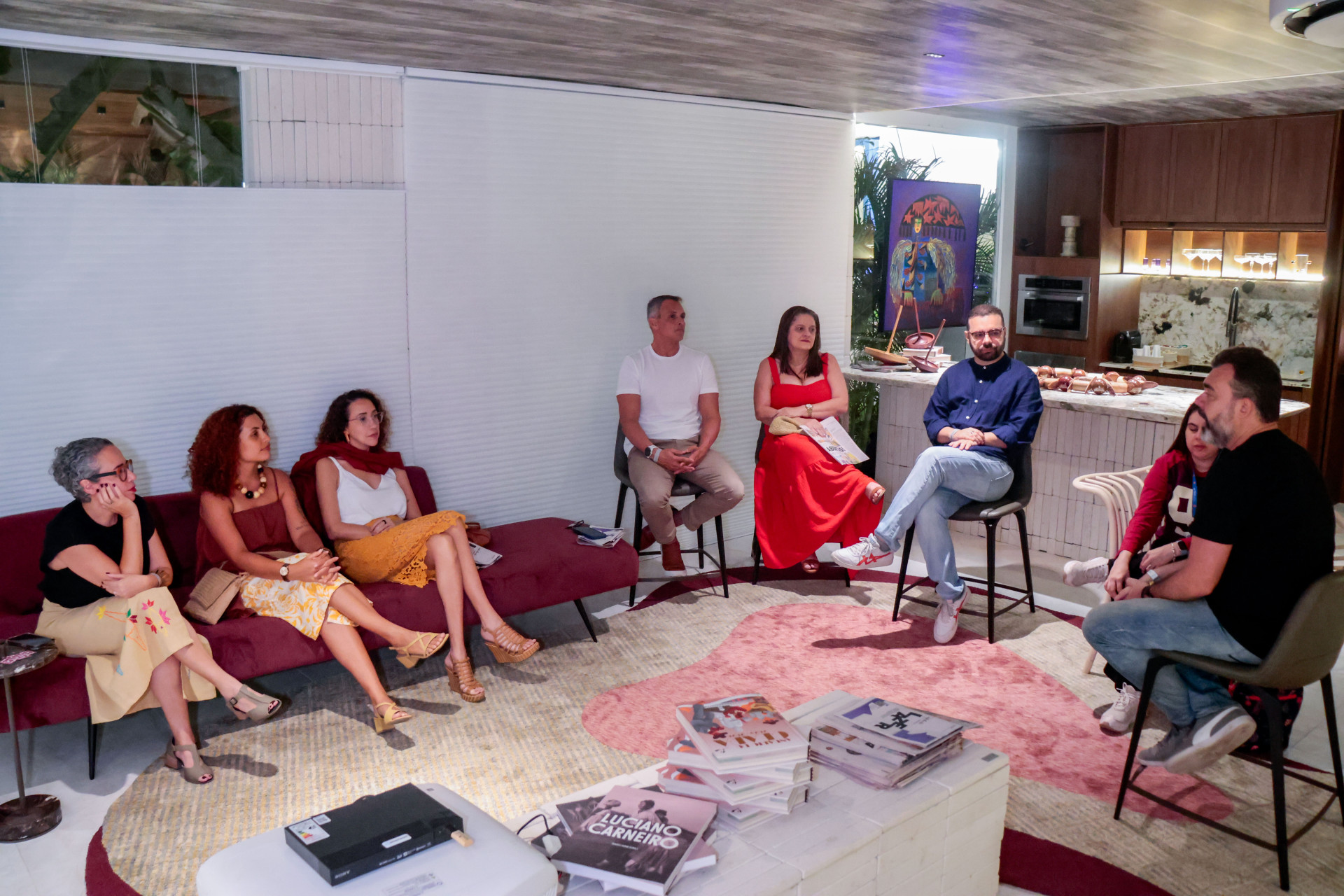 FORTALEZA, CEARÁ, BRASIL, 11-11-2025: Marcos Sampaio, João Marcelo e  Ana Naddaf com oConselho de leitores Jornal O Povo Casa Cor. (Foto: Samuel Setubal/ O Povo) (Foto: Samuel Setubal)