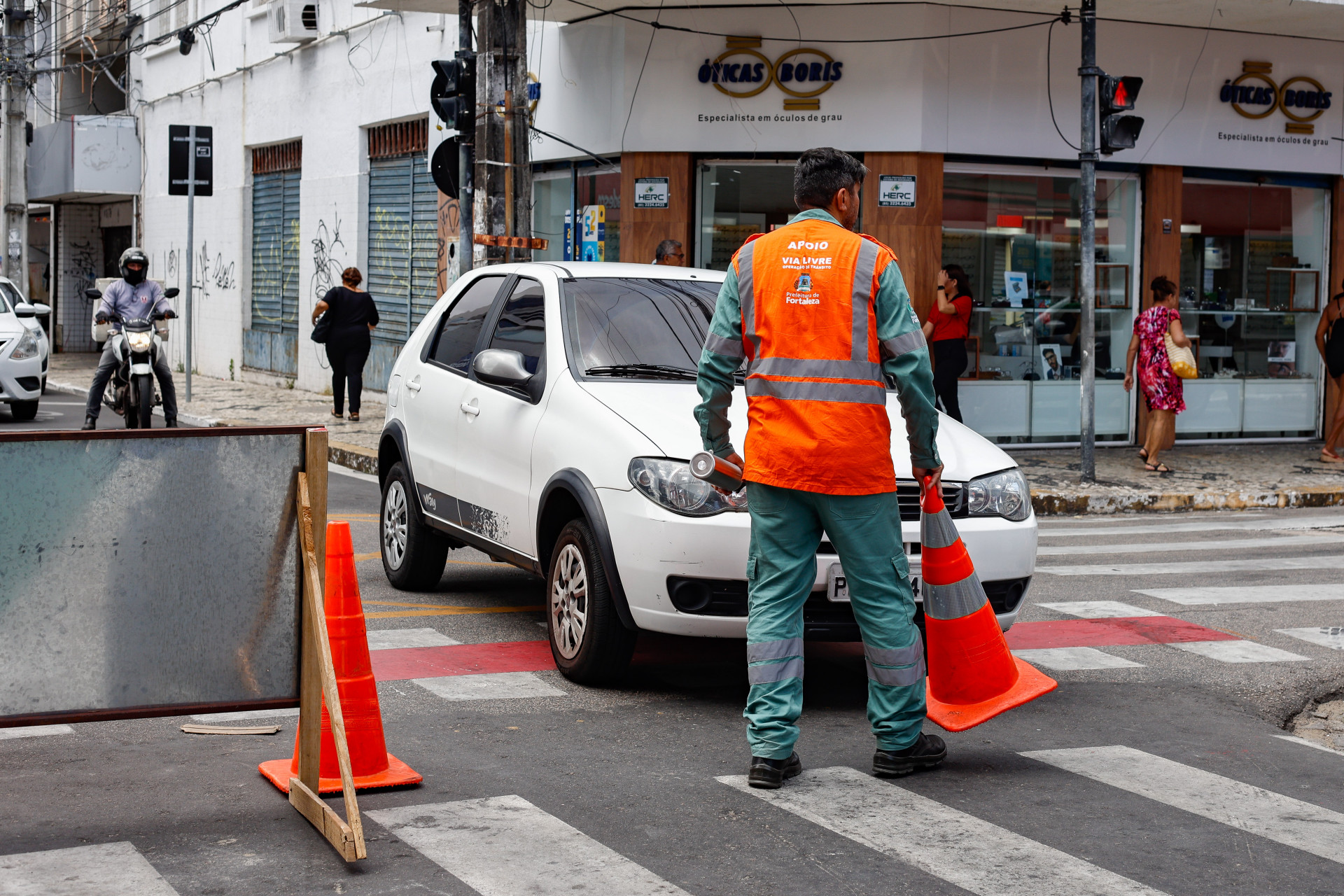 FORTALEZA, CEARÁ,  BRASIL- 10.11.2025:.Bloqueios de trânsito no entorno da Praça do Ferreira. (Daniel Galber/Especial para O POVO) (Foto: DANIEL GALBER/ESPECIAL PARA O POVO)