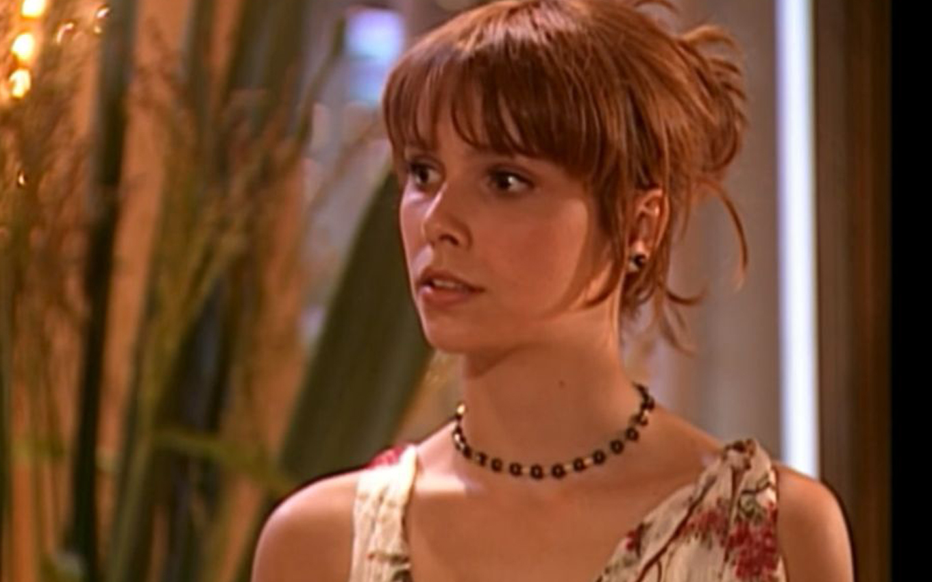 O sucesso a levou a outros papéis de destaque na emissora. Em 2001, ganhou notoriedade com Mel Ferraz, na novela “O Clone”, de Glória Perez. A personagem, uma jovem em conflito com a própria família, marcou sua trajetória.
