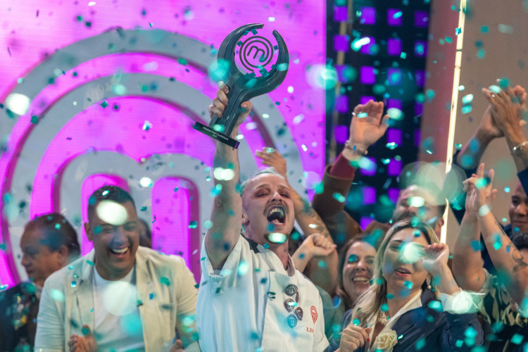 Léo foi o grande campeão da temporada do MasterChef Confeitaria, conquistando cinco pins ao longo da competição