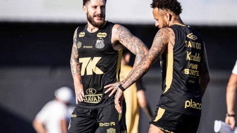 Zagueiro chocou-se com Arrascaeta na derrota para o Flamengo, no último domingo, e não pode pôde participar das atividades