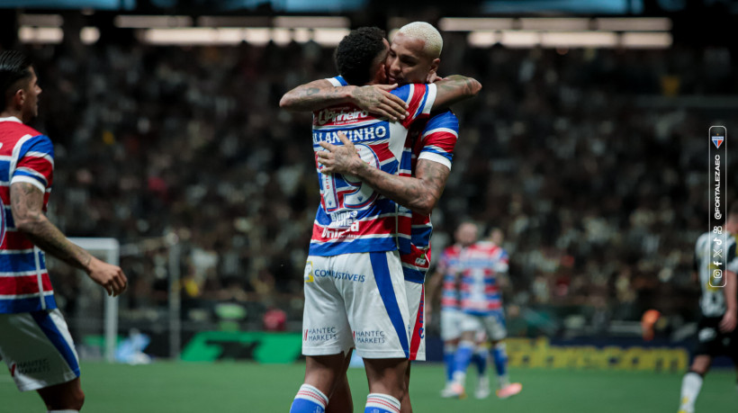 Deyverson, do Fortaleza, comemora gol marcado diante do Atlético-MG