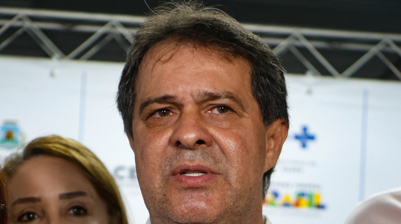 FORTALEZA, CEARÁ,  BRASIL- 12.11.2025:.Tânia Mara - Secretária da Saúde do Ceará, João Gilberto Gomes -  superintendente do Instituto Doutor José Frota (IJF), Riane Azevedo -  Secretária Municipal da Saúde, Evandro Leitão - Prefeito de Fortaleza. A Prefeitura de Fortaleza entrega, nesta quarta-feira (12/11), mais 27 leitos de enfermaria requalificados no Instituto Dr. José Frota (IJF). A reestruturação da Unidade 12 de Enfermagem faz parte do programa Saúde que Cuida, que integra o Plano Fortaleza Inclusiva. (Daniel Galber/Especial para O POVO) (Foto: DANIEL GALBER/ESPECIAL PARA O POVO)