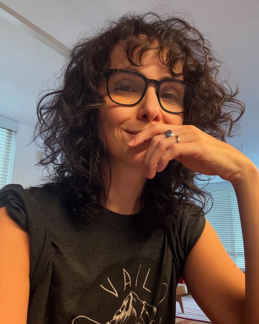 A estreia profissional ocorreu aos 15 anos, na peça “Flicts”, baseada na obra de Ziraldo, em 1995. Sua primeira grande projeção nacional veio em 1998, com a novela “Malhação”, da TV Globo, na qual interpretou a personagem Antônia.
