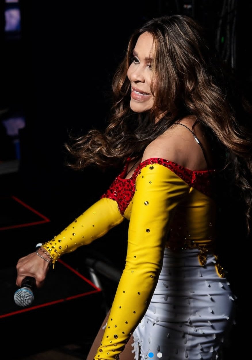 A repentina saída da vocalista Silvânia Aquino da banda Calcinha Preta surpreendeu os fas. Ela havia entrado no grupo em 2000, saiu em 2016 mas voltou em 2018. E disse agora que sai 