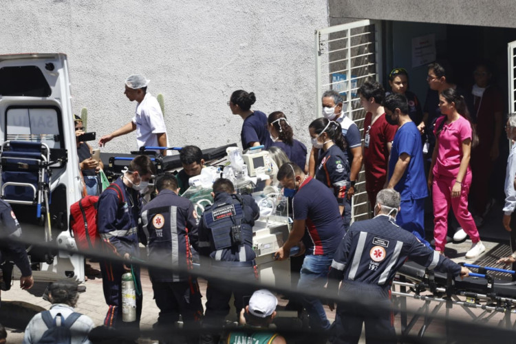 Após incêndio em subestação de energia, Hospital Cesar Cals, no Centro de Fortaleza, faz transferência de recém-nascidos 