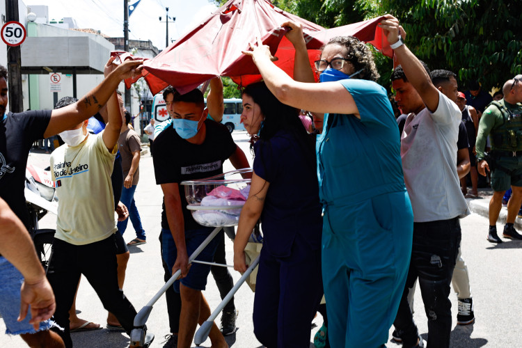 FORTALEZA, CEARÁ,  BRASIL- 13.11.2025:.Incêndio atinge hospital César Cals e bebês são retirados às pressas da unidade. (Daniel Galber/Especial para O POVO)