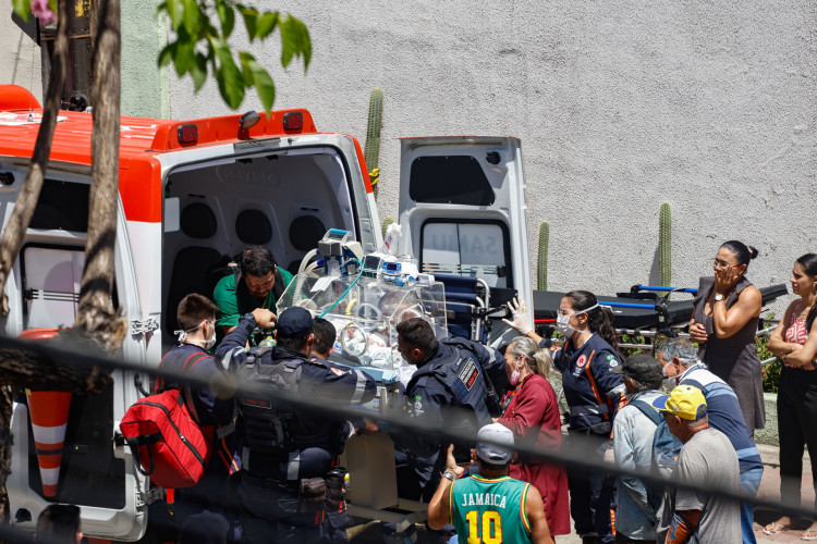 Inc&ecirc;ndio atinge hospital C&eacute;sar Cals e beb&ecirc;s s&atilde;o retirados &agrave;s pressas da unidade.