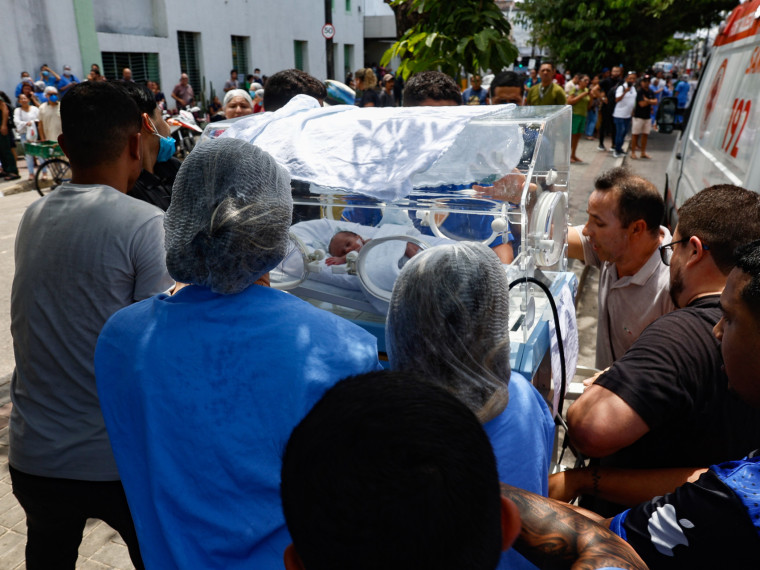FORTALEZA, CEARÁ,  BRASIL- 13.11.2025:.Incêndio atinge hospital César Cals e bebês são retirados às pressas da unidade. (Daniel Galber/Especial para O POVO)
