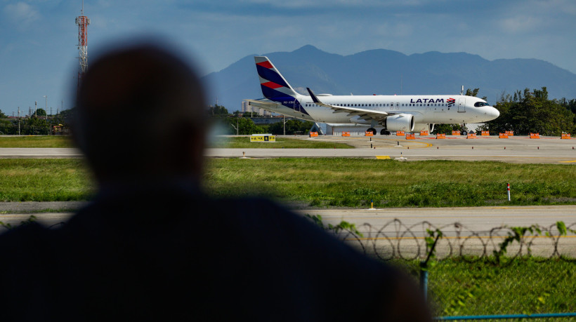 Devido à greve de pilotos, que começou à meia-noite depois que as negociações contratuais fracassaram, a Latam disse em um comunicado que teve de cancelar voos programados entre 12 e 17 de novembro 