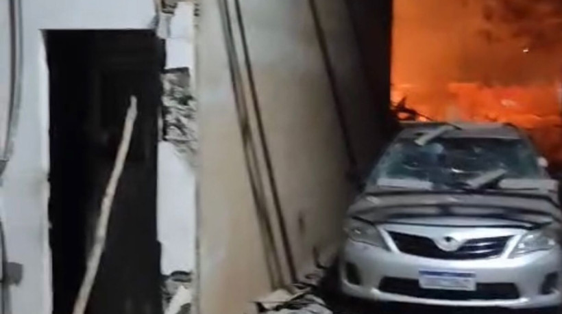 Um dos imóveis ficou completamente destruído com a explosão 