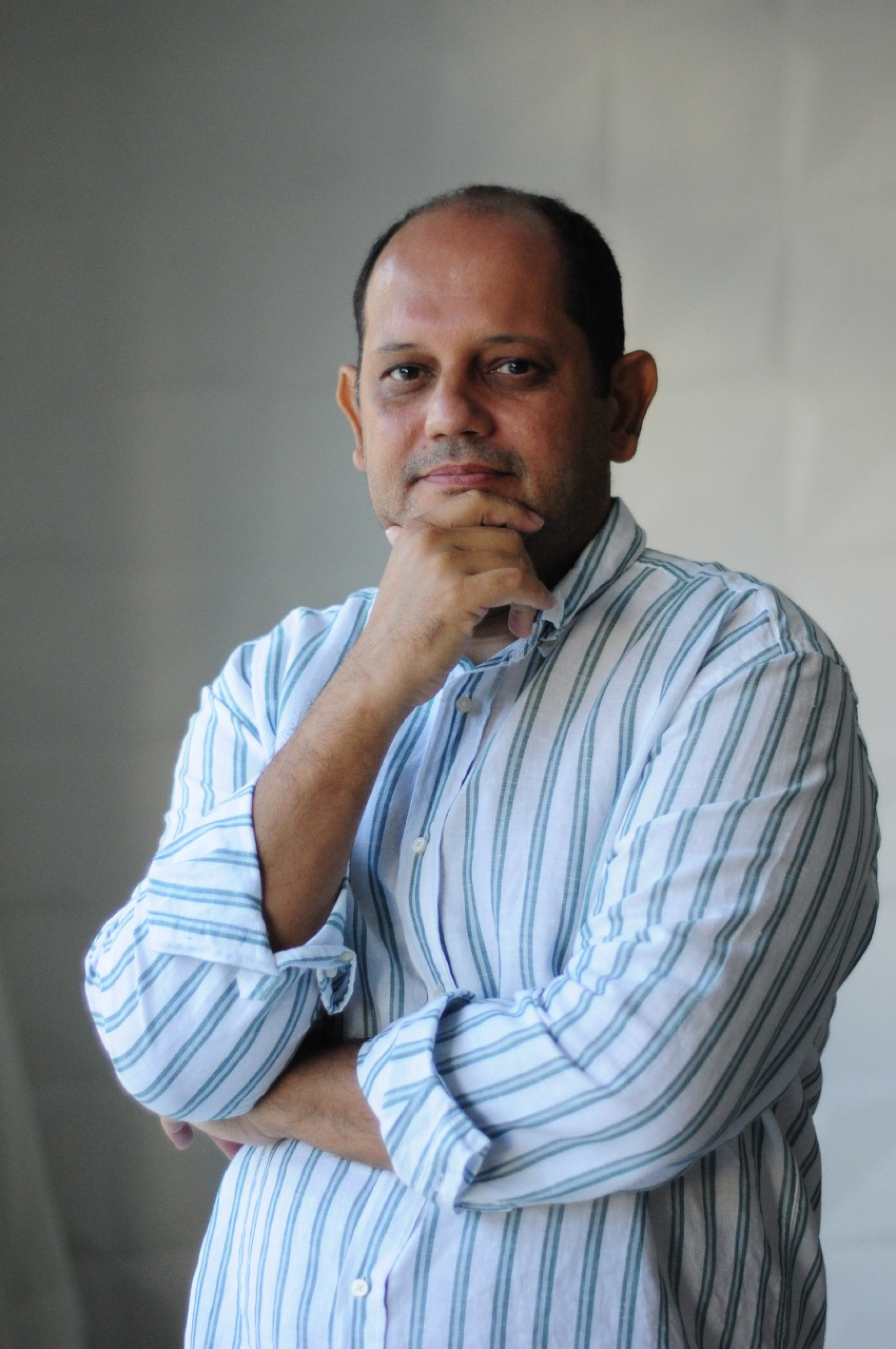 {'nm_midia_inter_thumb1':'https://www.opovo.com.br/_midias/jpg/2025/11/13/263x156/1_pedro_rogerio__1_-37915619.jpeg', 'id_midia_tipo':'undefined', 'id_tetag_galer':'1', 'id_midia':'6916218912255', 'cd_midia':37915619, 'ds_midia_link': 'https://www.opovo.com.br/_midias/jpg/2025/11/13/pedro_rogerio__1_-37915619.jpeg', 'ds_midia': '', 'ds_midia_credi': 'Divulgação', 'ds_midia_titlo': '', 'cd_tetag': '103085', 'cd_midia_w': '1920', 'cd_midia_h': '2891', 'align': 'Clear', 'midias': [37915619], 'ds_midma_legen': {'0': '','37915619': 'Pedro Rogério propõe um olhar mais atento sobre a produção musical cearense '}}