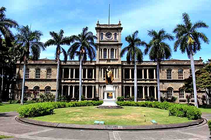 O Iolani foi o único palácio Real usado como residência oficial por um monarca reinante no território dos Estados Unidos. Constitui uma Marca Histórica Nacional listada pelo National Register of Historic Places.