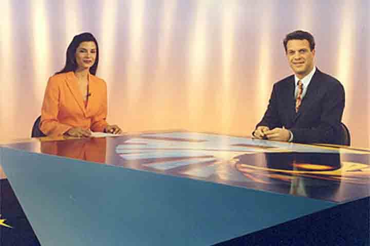 Bial consolidou-se como um dos rostos mais conhecidos do jornalismo televisivo brasileiro ao assumir o comando do Fantástico, em 1996, permanecendo no programa até 2007. 
