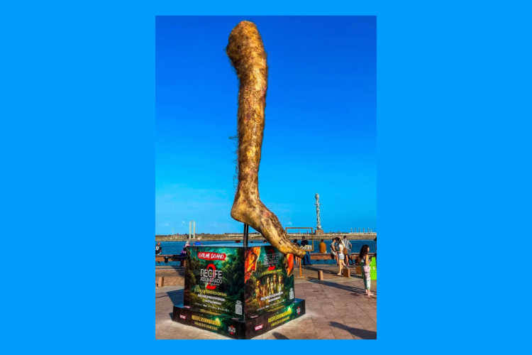 Versão gigantesca da Perna Cabeluda foi criada para divulgação do filme "Recife Assombrado 2: A Maldição de Branca Dias"