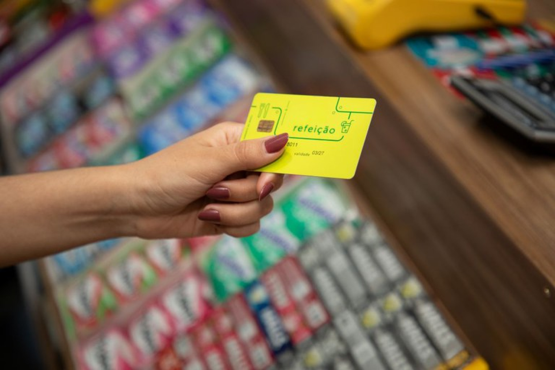 O gasto m&eacute;dio mensal dos empregados no Estado chega a R$ 31,62 por transa&ccedil;&atilde;o, o que implica um total de R$ 420,25 (Foto: Vitor Vasconcelos / Secom-PR)