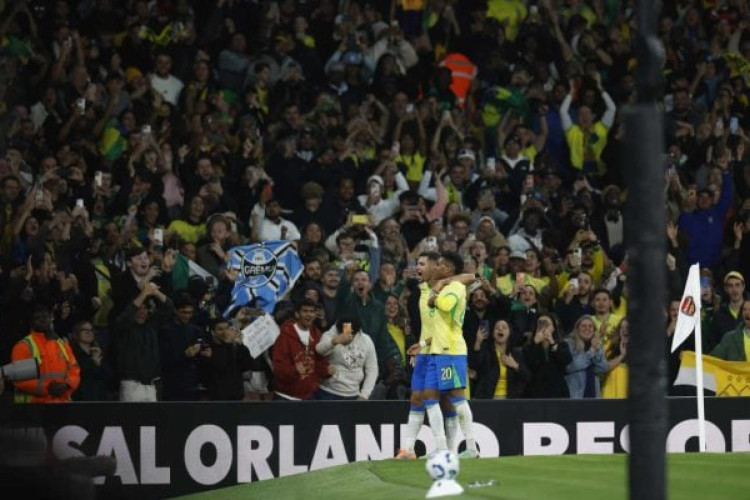 Após mais um ótimo jogo da joia de 18 anos, o técnico da Seleção não poupou elogios ao atacante, que fez um dos gols no 2 a 0 sobre Senegal