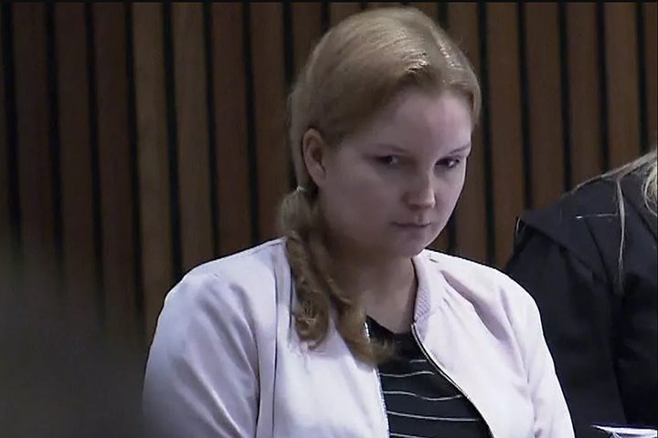 Elize Matsunaga - foi condenada em 2012 a 16 anos e três meses de prisão pela morte do marido, Marcos Kitano Matsunaga, e cumpre liberdade condicional desde 2022.