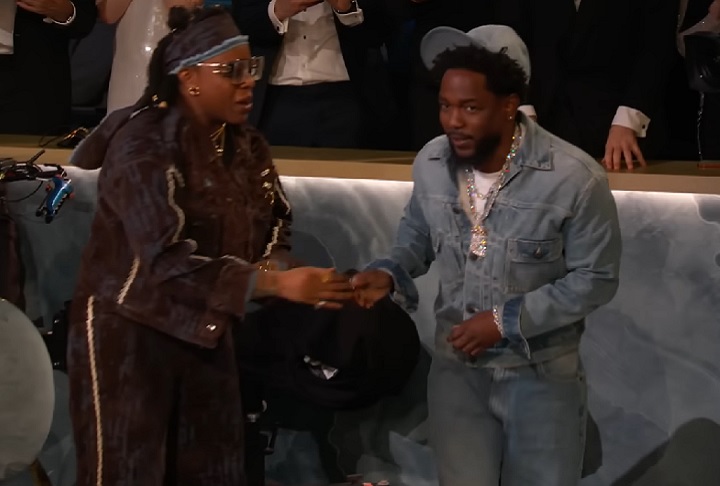 Kendrick Lamar, aliás, foi o grande vencedor do Grammy 2025, levando cinco prêmios por Not Like Us, música em que critica o — também rapper — Drake. 