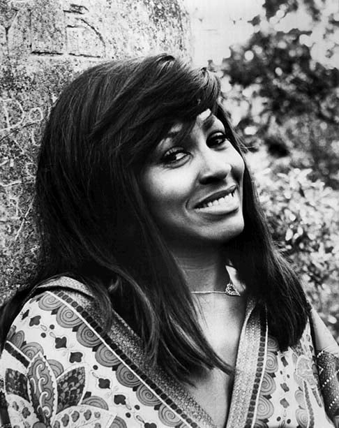 Anna Mae Bullock, conhecida depois como Tina Turner, nasceu em 26 de novembro de 1939, em Nutbush, no Tennessee. A cantora precisou superar desafios ao longo da vida antes de se tornar uma das maiores artistas de todos os tempos.