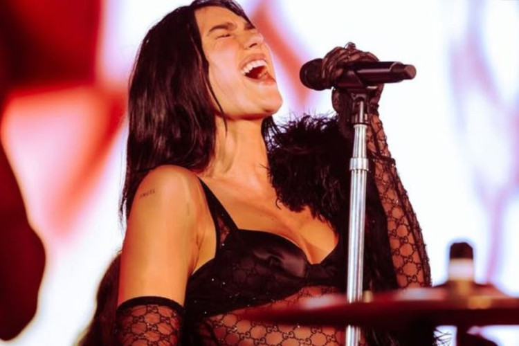 Com a "Radical Optimism Tour", Dua Lipa passará ainda pela cidade do Rio de Janeiro, onde fará um show no próximo sábado, 22.