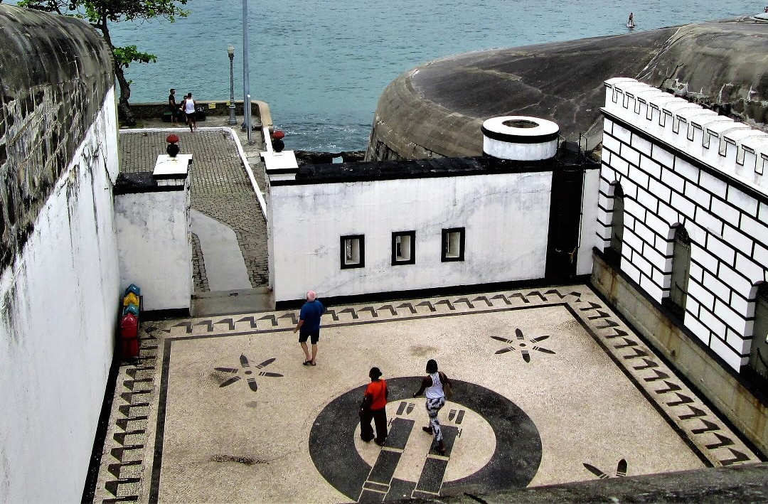 Além de sua importância militar, o local se tornou um ponto turístico e cultural, oferecendo uma das vistas mais bonitas do Rio de Janeiro e sendo cenário de eventos, exposições e atividades educativas.
