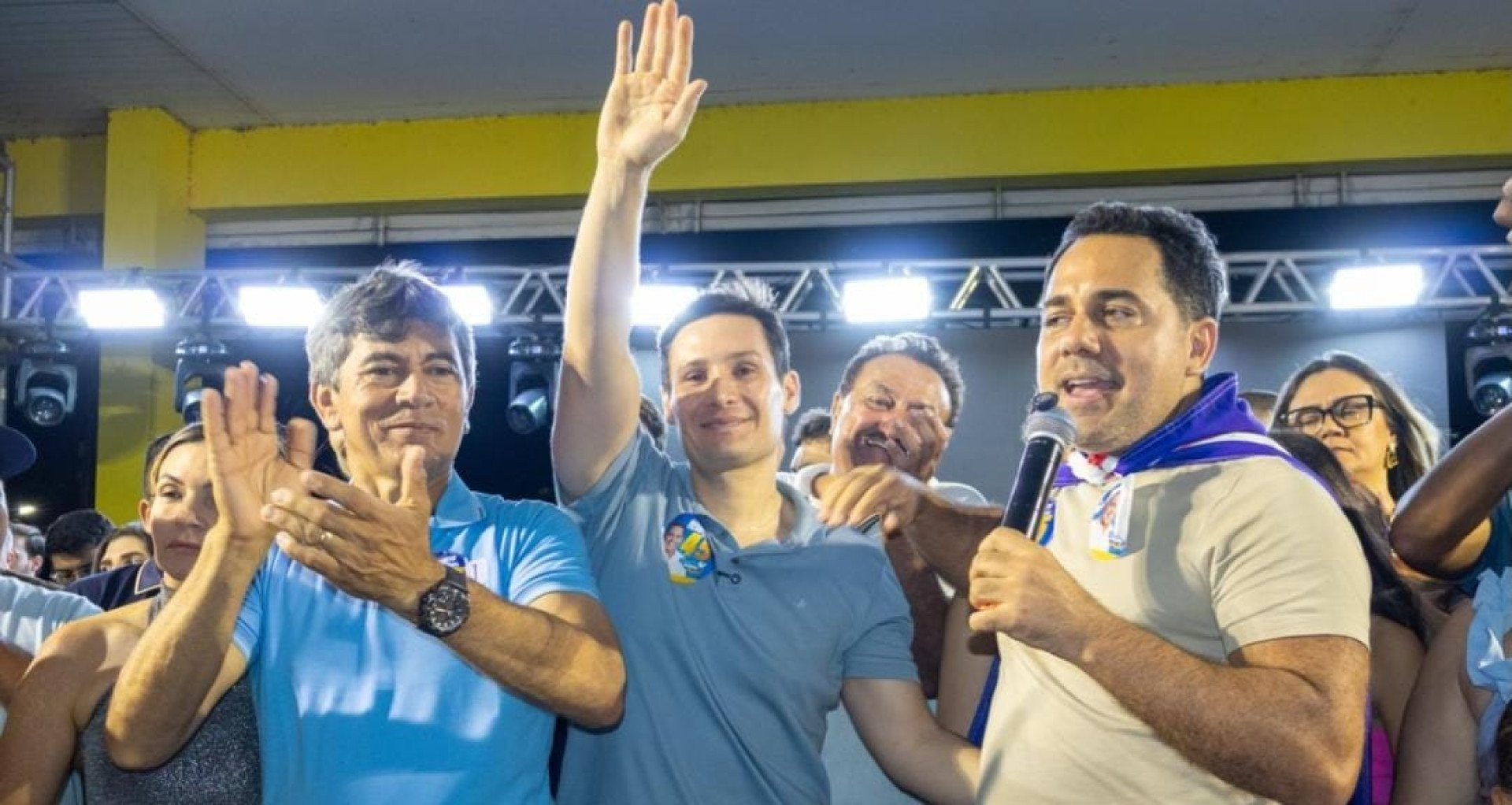 O deputado estadual Marcos Sobreira (PSB) em festa celebrando a decisão do TRE-CE de livrar Roberto Filho, prefeito de Iguatu, da cassação (Foto: Reprodução/Instagram Marcos Sobreira)