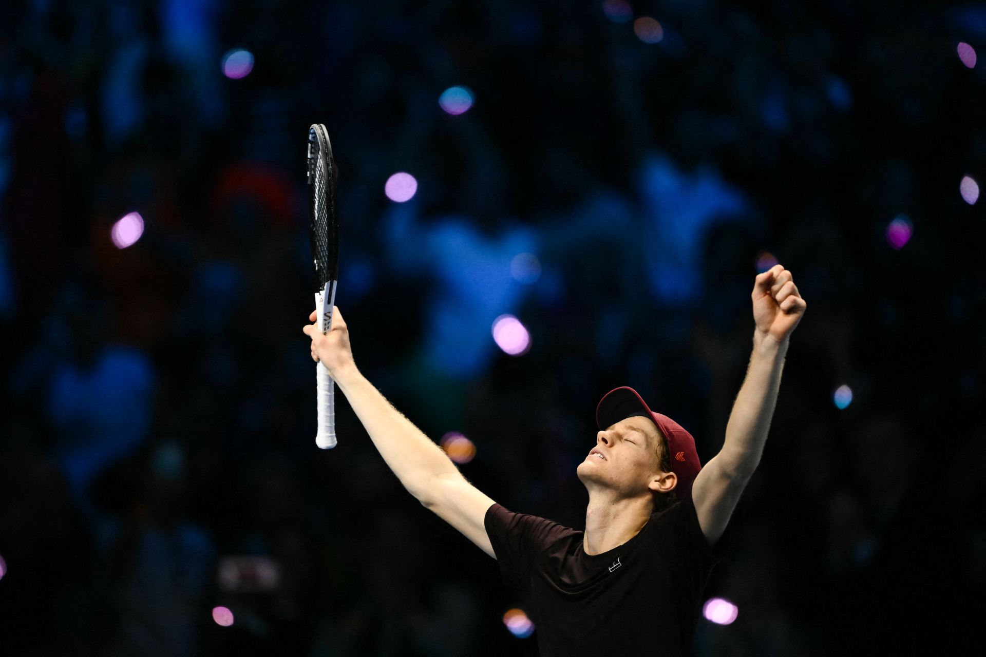 Sinner superou Carlos Alcaraz e conquistou o ATP Finals (Foto: MARCO BERTORELLO / AFP)