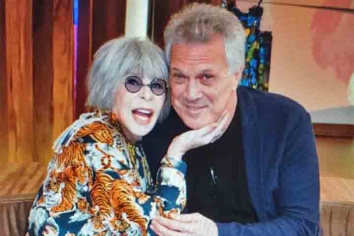 Além da televisão, Bial tem uma forte ligação com a poesia e as artes. Ainda nos anos 1980, formou um grupo de recitais e manteve a paixão pela literatura ao longo da vida. 
