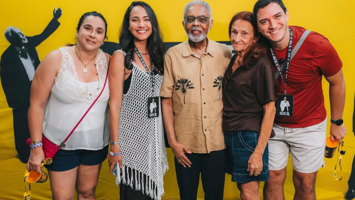 Mãe e filho, Maria Helena e Lucas Evangelista foram convidados pela equipe de Gilberto Gil a conhecer o músico no show realizado em Fortaleza