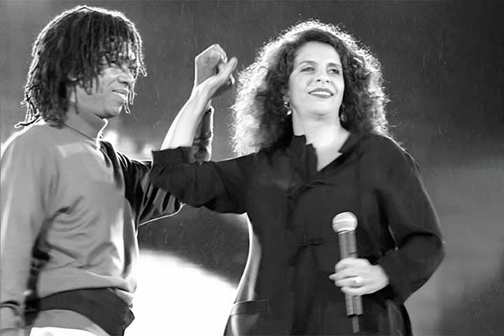 Outra canção de destaque é “O Vento”, parceria com Ronaldo Bastos e originalmente gravada por Gal Costa em álbum 1987. A nova versão surge como homenagem à cantora baiana, a quem Djavan reconhece como uma das grandes intérpretes de sua obra. 
