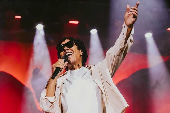 Na sequência, vieram álbuns marcantes como “Lilás” (1984), “Meu Lado” (1986) e “Não é Azul, Mas é Mar” (1987), com o sucesso “Oceano”. 
